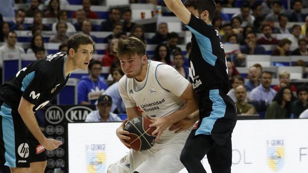 El Real Madrid se lleva el derbi jugando a medio gas