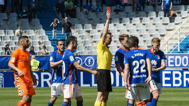 El Oviedo recupera el rumbo con doblete de Linares