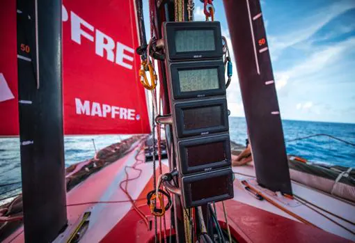 El «Mapfre» reporta problemas eléctricos que afectan al movimiento de la quilla y los sistemas de navegación