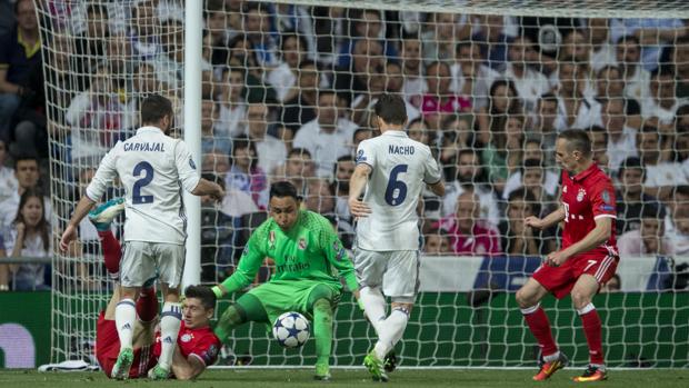 Ulreich hunde a Heynckes y Keylor salva al campeón