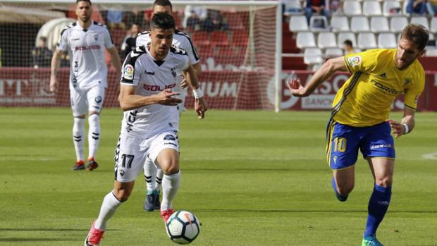 El Cádiz sigue atascado en los empates