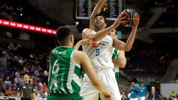 El Real Madrid deja al Betis a un paso de la Liga LEB