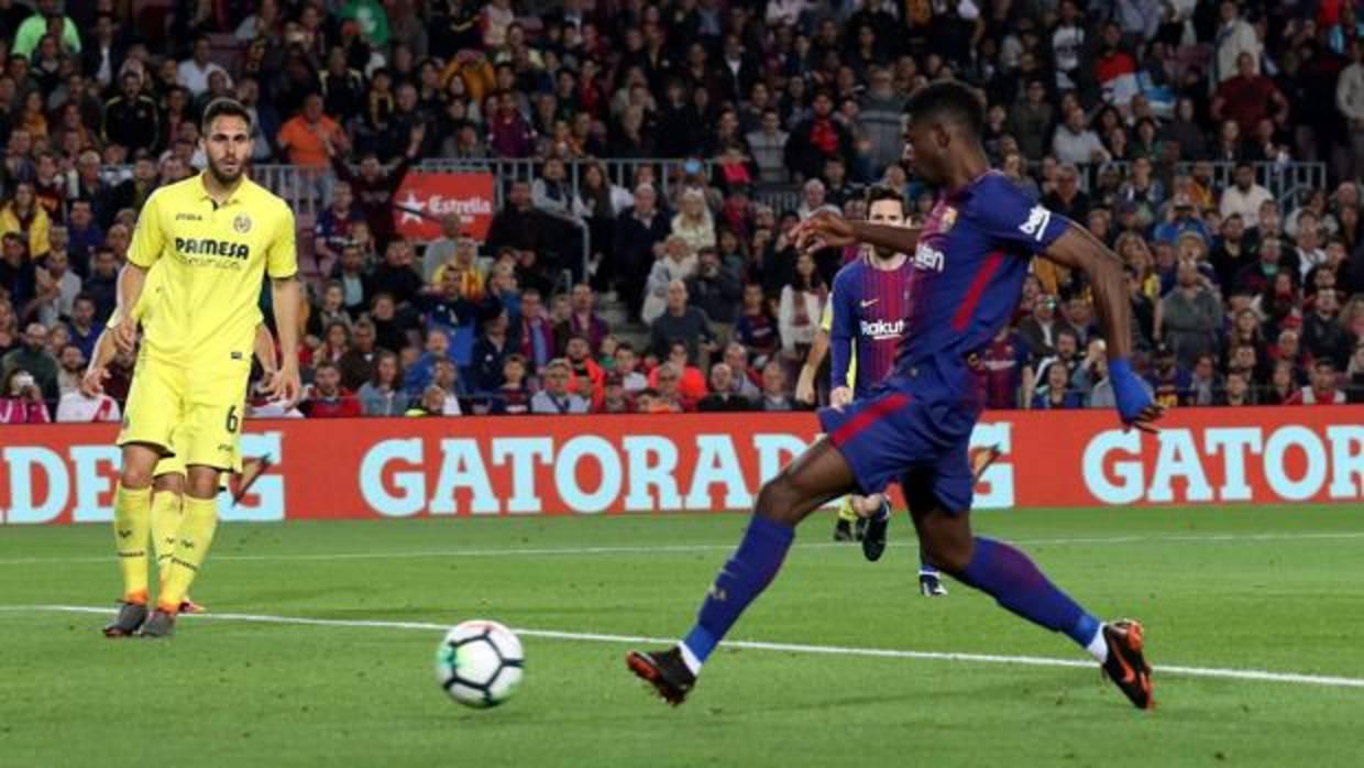 Dembélé empuja el balón dentro de la portería del Villarreal