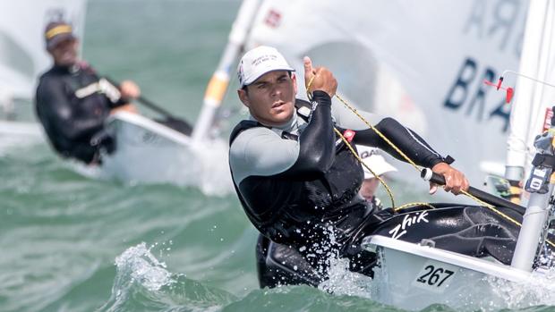 Joaquín Blanco mantiene el ritmo en el Europeo de Laser