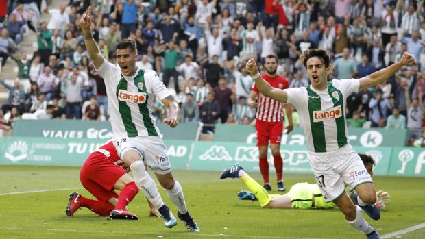 El Córdoba y El Arcángel pueden con el Almería para creer en salvación