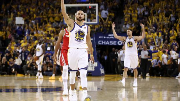Los Warriors destrozan a los Rockets y dejan atrás a los Chicago Bulls de Michael Jordan