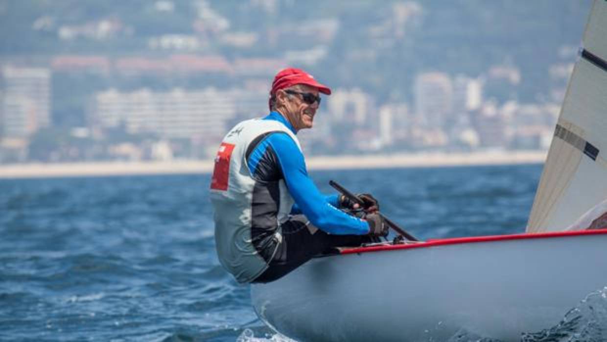 José Luis Doreste lidera el Campeonato del Mundo de Finn Másters en El Balís