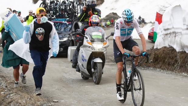 A Froome le recordaron el salbutamol durante su gran ataque