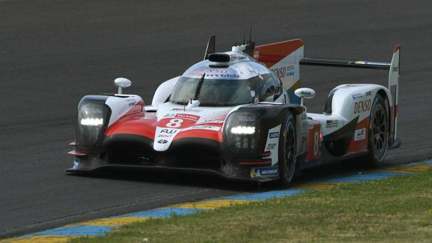 Fernando Alonso se exhibe en Le Mans