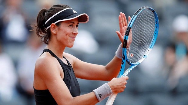 Muguruza, a cuartos por la vía rápida