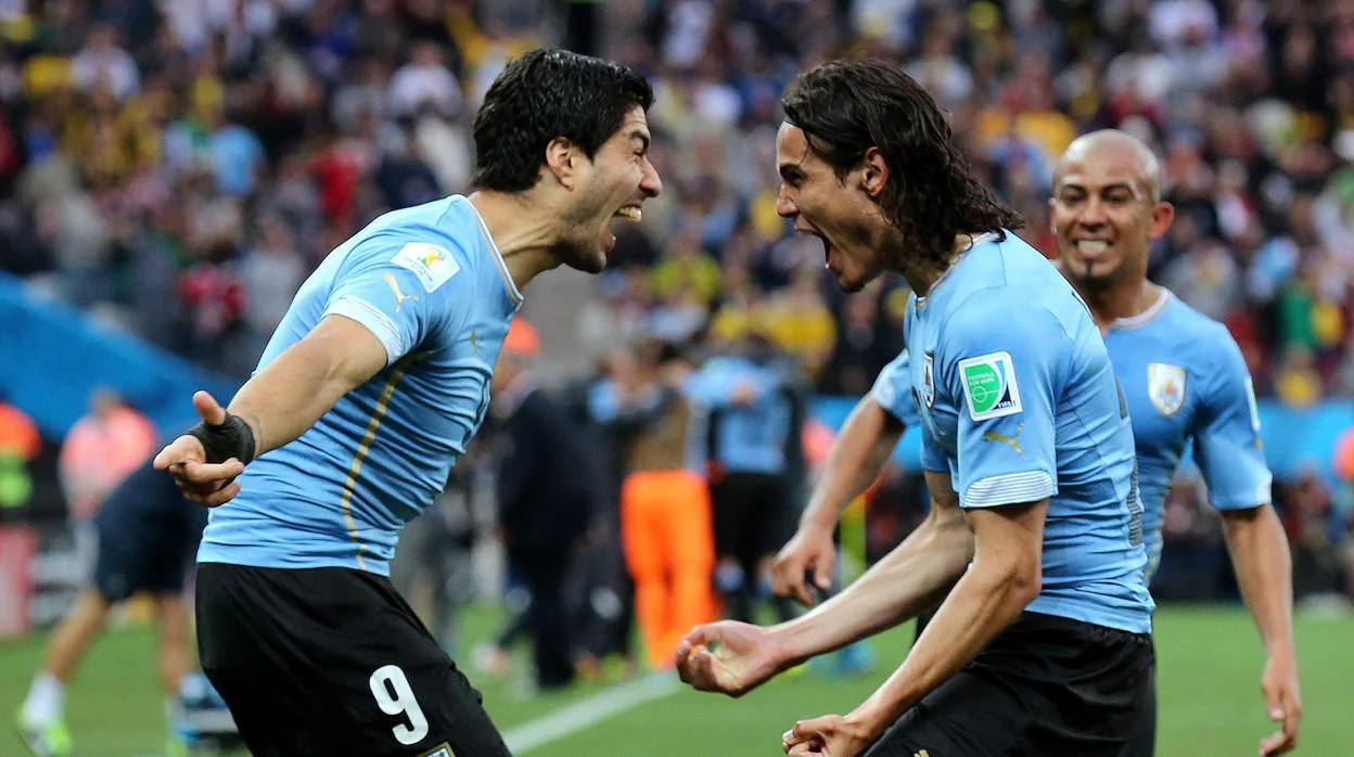 Edinson Cavani y Luis Suárez celebran un gol el pasado Mundial de Brasil