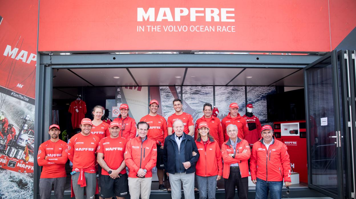 «Mapfre» lidera la salida de la etapa 10, marcada por el poco viento en Cardiff