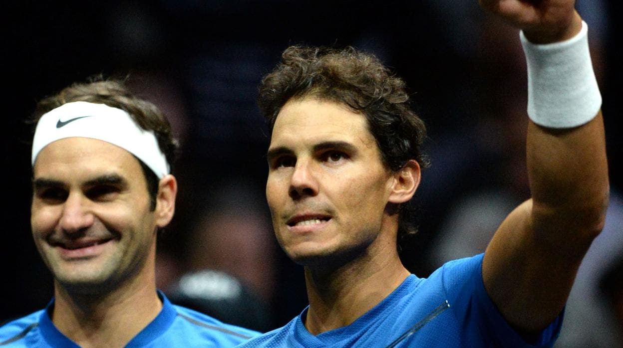 Roger Federer y Rafa Nadal durante un partido de exhibición
