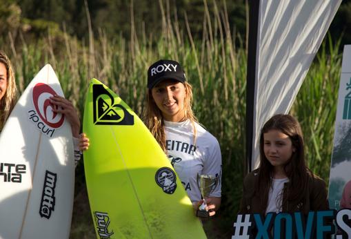 Yael Peña y Sara Urresti triunfaron en el II Open de surf Esteiro