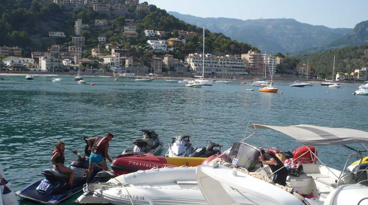 Pilotos preparados para la XIV Vuelta Motonáutica de Mallorca