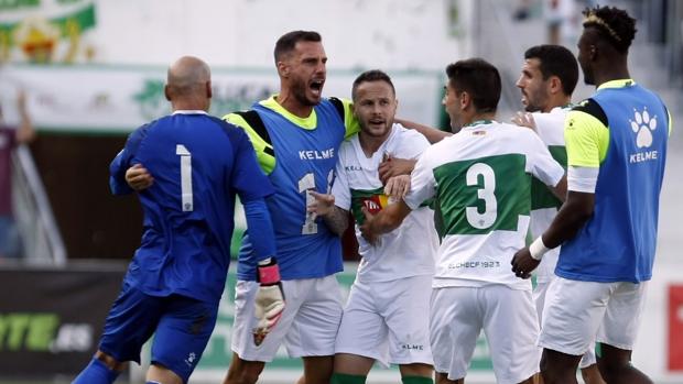 El Elche celebra el ascenso a Segunda división