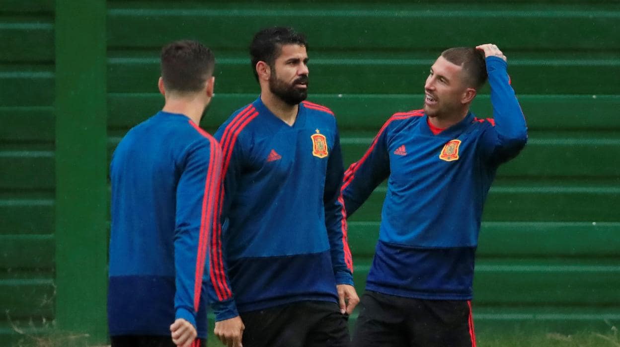 Costa, con Ramos en el entrenamiento previo al duelo ante Marruecos