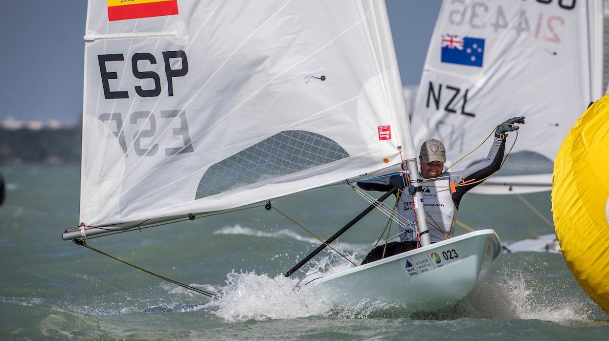 Blanco mantiene el liderato y Rodríguez se sitúa tercero en Laser Standard