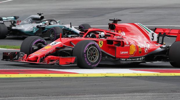 Hamilton reina en los libres del GP de Austria