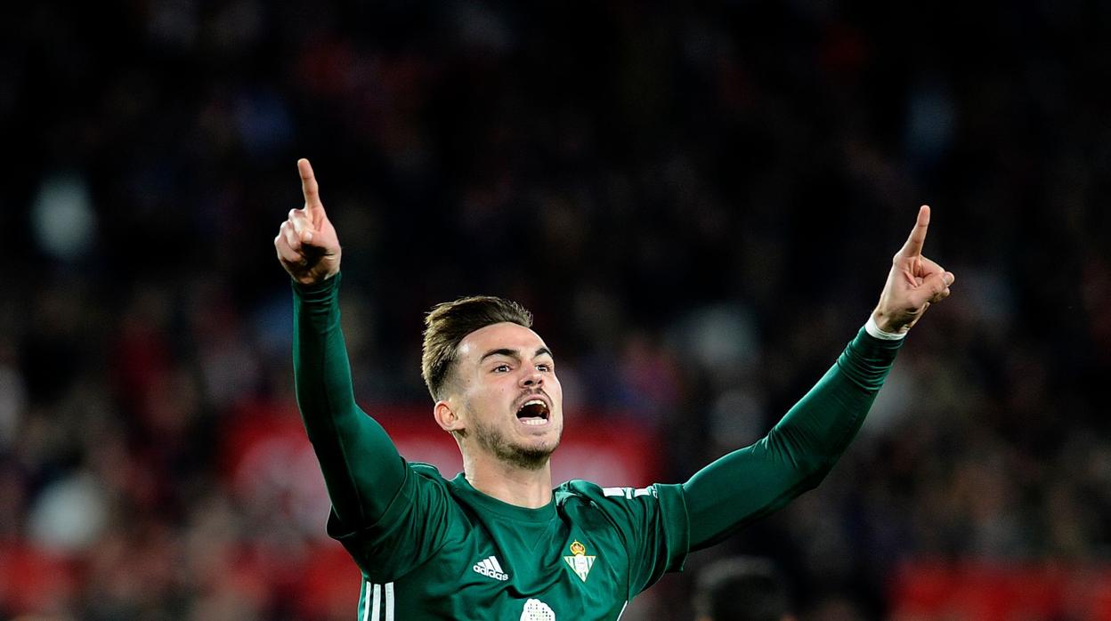 fabián Ruiz celebrando su gol anotado ante el Sevilla la pasada campaña