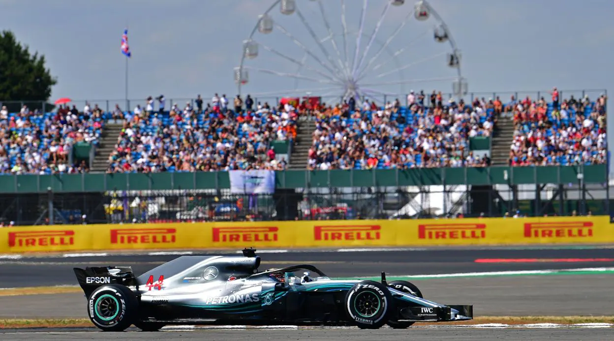 Hamilton logra la pole en su casa; Alonso, decimotercero
