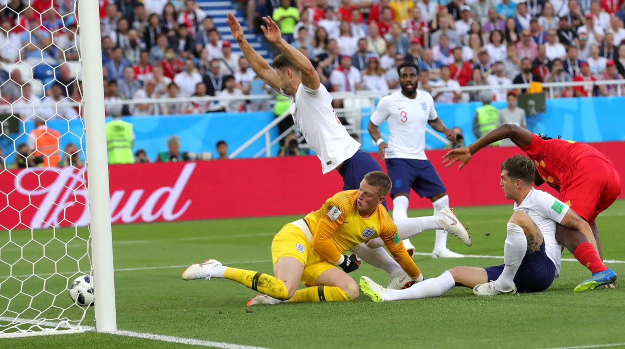 Inglaterra recibiendo el gol en la derrota del Mundial de Rusia ante Bélgica