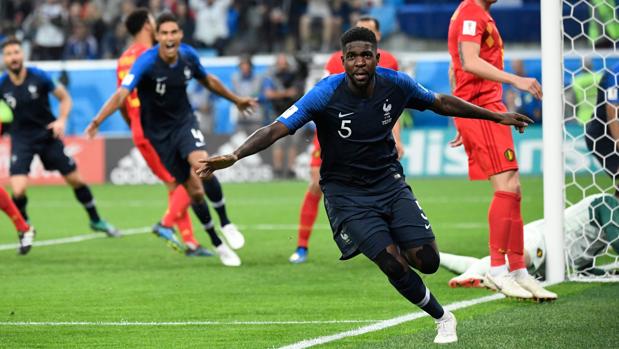 El Barcelona celebra el gol de Umtiti con Francia