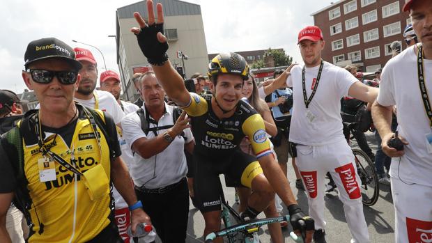 Groenewegen repite triunfo al sprint en Amiens