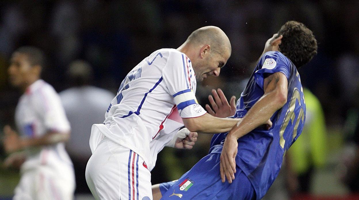 Zidane da un cabezazo a Materazzi en la final del Mundial de 2006