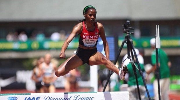 Beatrice Chepkoech pulveriza el récord mundial de salto de obstáculos