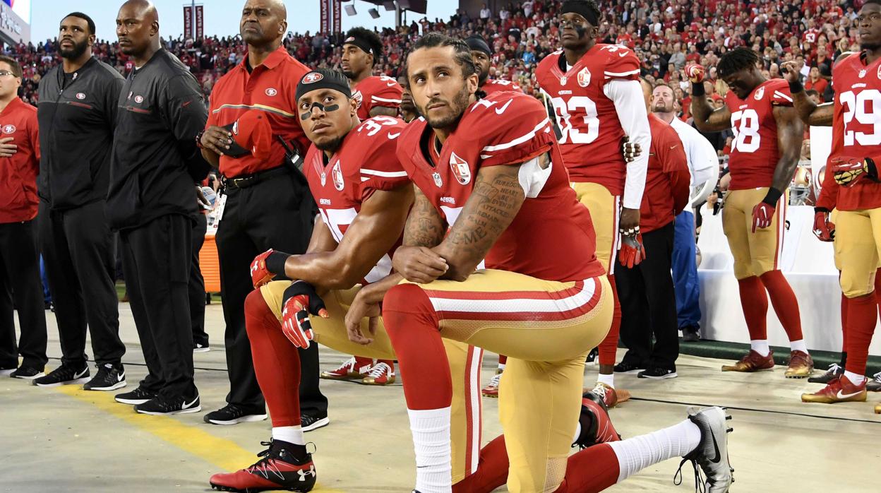 Trump pide ahora castigar a los jugadores de la NFL que protesten contra el himno estadounidense