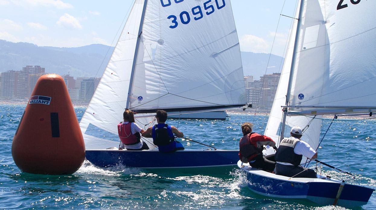 Se disputa en la bahía de San Lorenzo el Campeonato de Asturias de la clase Snipe