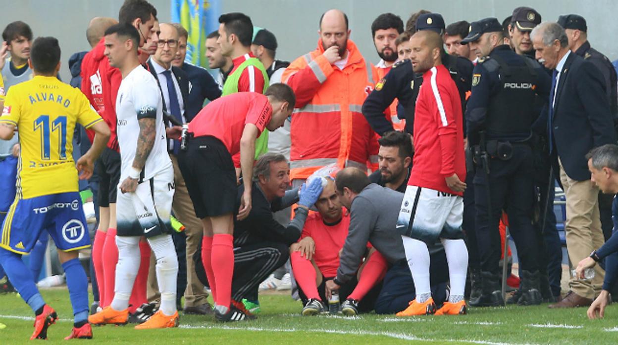 Nano Mesa, en la imagen como jugador del Sporting junto al cadista Álvaro García.