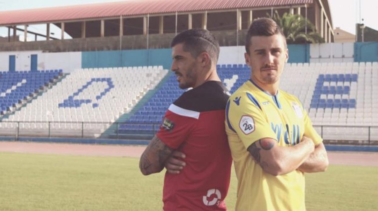 Jugadores de la UD Melilla en la presentación oficial de las equipaciones