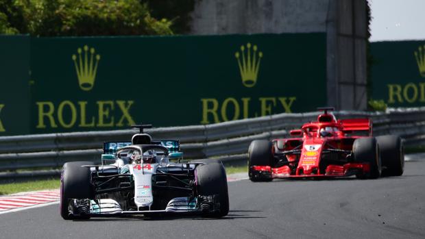 Un error en la parada de Vettel pone en bandeja el Mundial a Hamilton