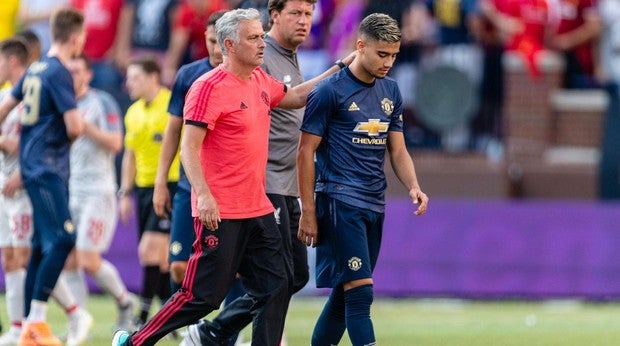 Mourinho entra en guerra con su Manchester United