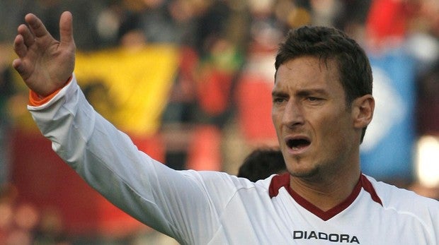 Totti: «El diez de mi camiseta es para Messi»