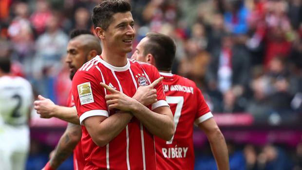 El Bayern avisa a Lewandowski: «Está jugueteando con irse, pero no se va a ir»