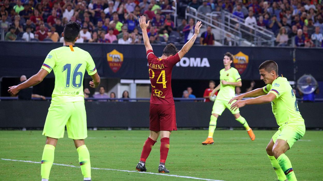 Los jugadores de la Roma celebran uno de los tantos anotados en la segunda parte