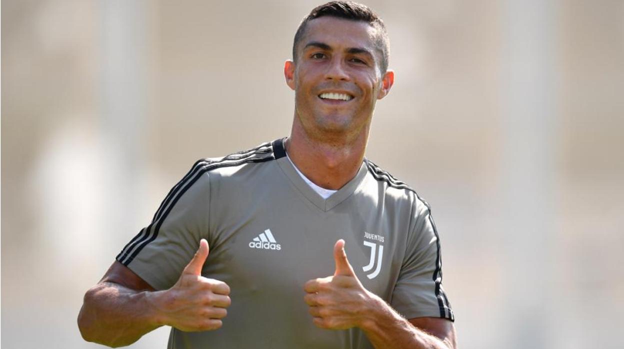 Cristiano Ronaldo durante su presentación con la Juventus