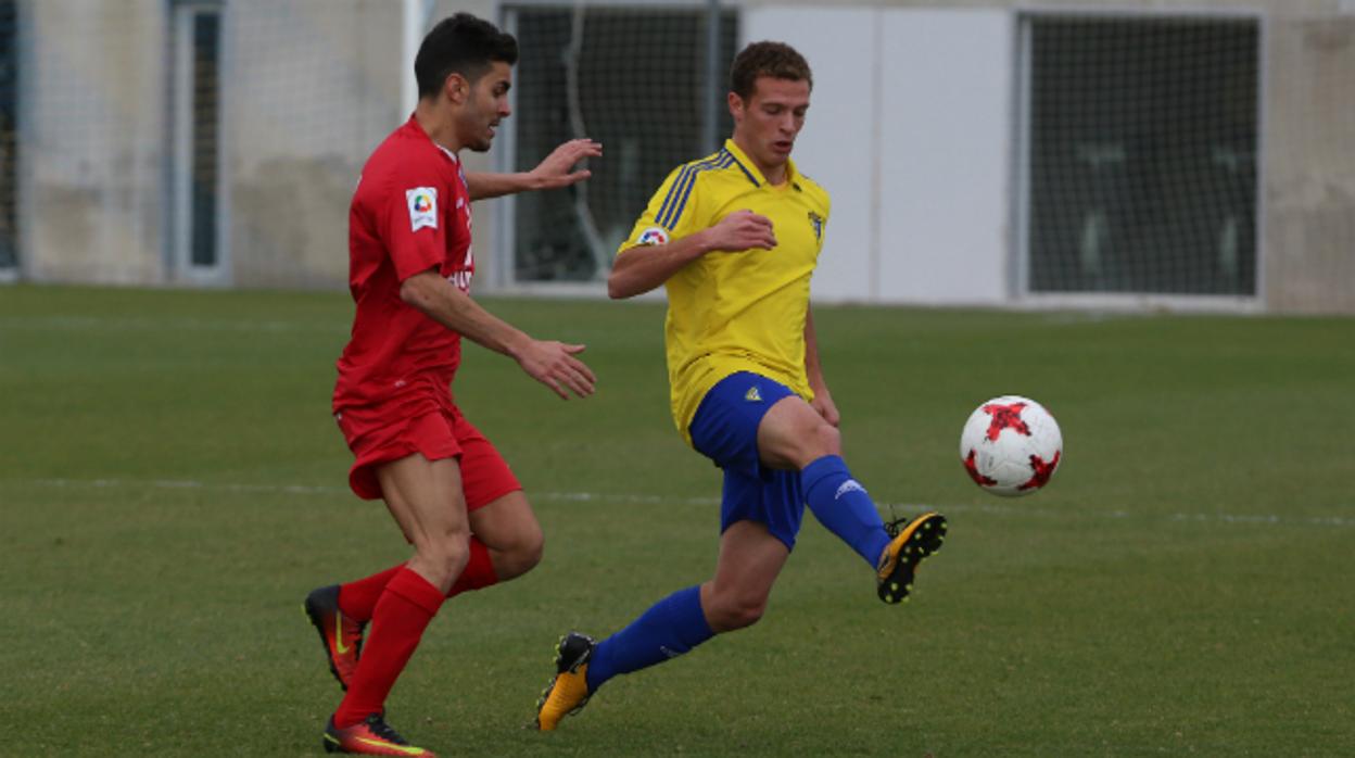 Jordi Tur, centrocampista ibicenco del Cádiz CF B.