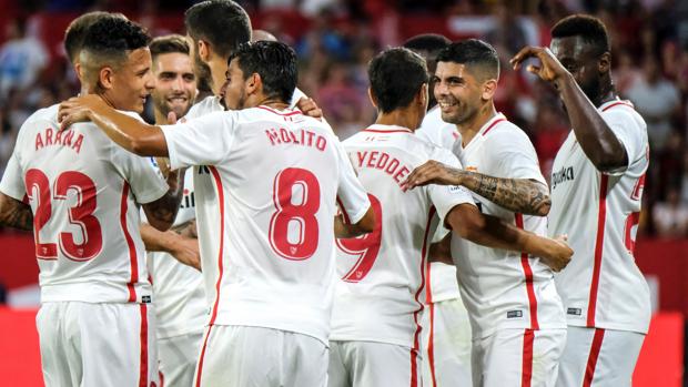 El Sevilla firma una inquietante mínima victoria para la vuelta