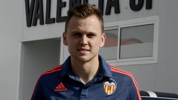 El Villarreal cede a Cheryshev al Valencia