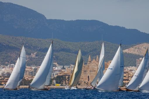 El «Hispania» rememoró tiempos pasados recreándose en una gran navegación en Palma