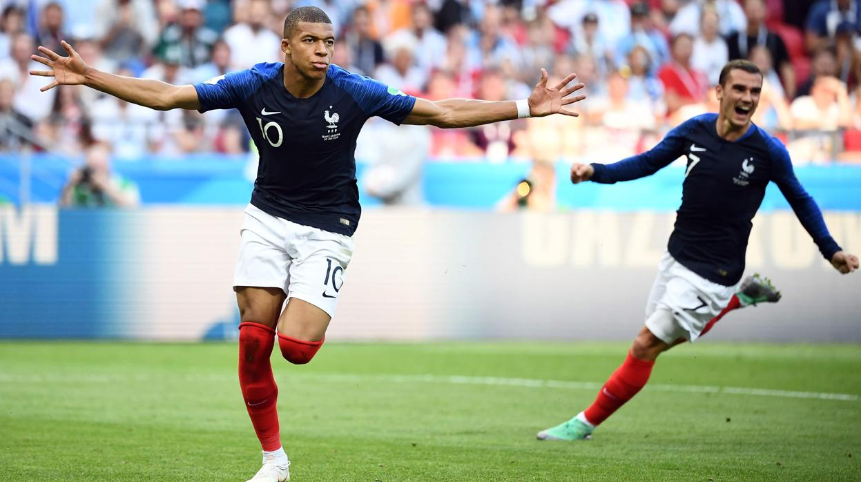 Mbappé celebra un gol con la selección francesa durante el Mundial de Rusia