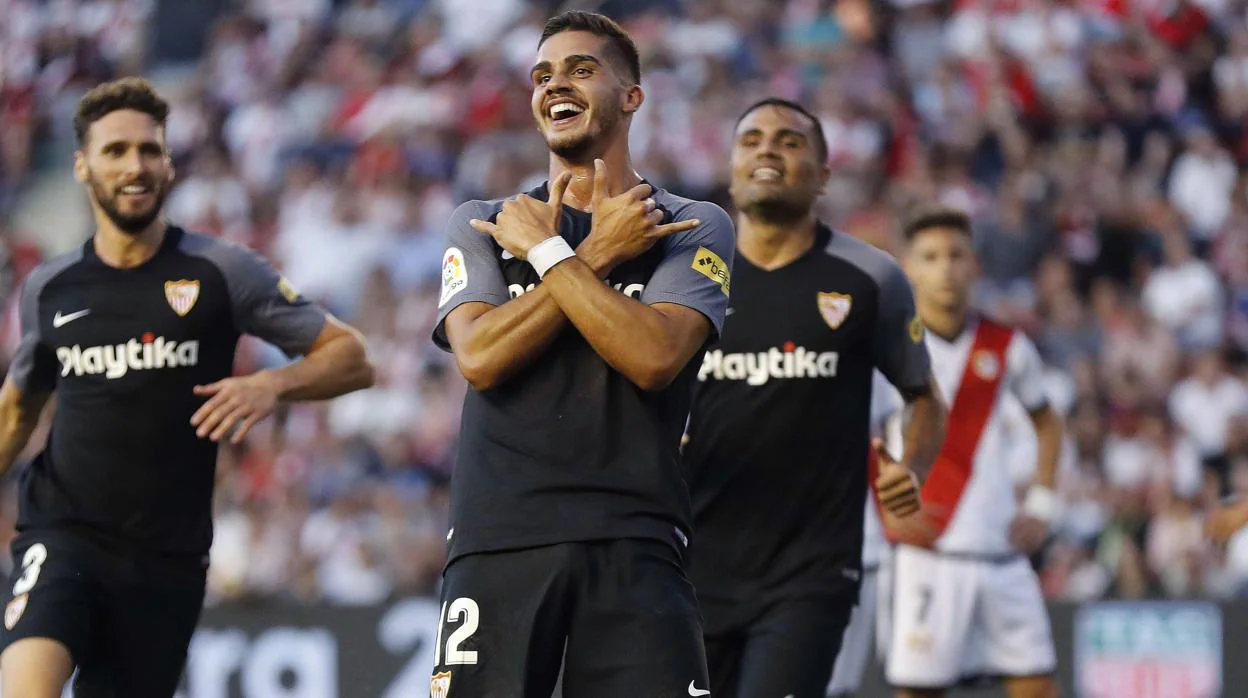 André Silva celebra su segundo gol en el duelo contra el Rayo Vallecano