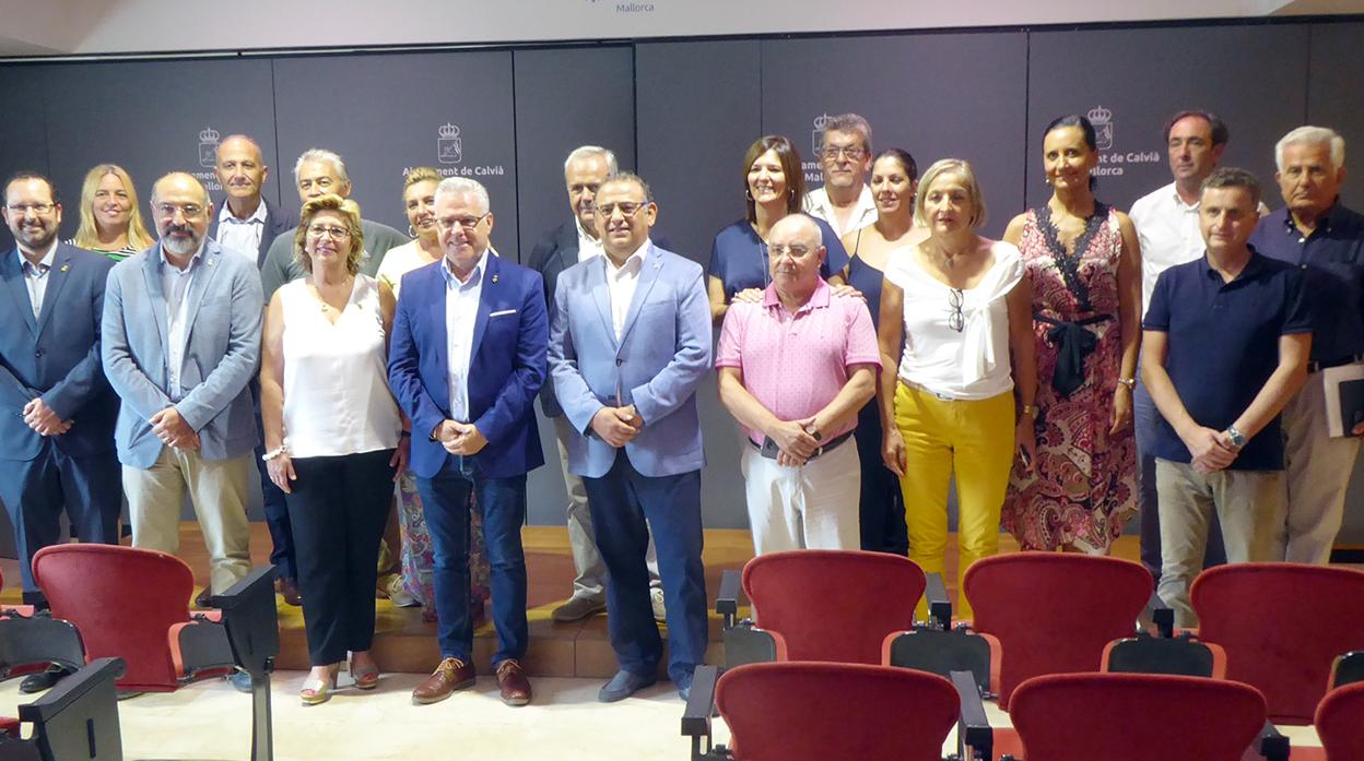 La XXXII Regata Rei en Jaume une Calviá con Salou