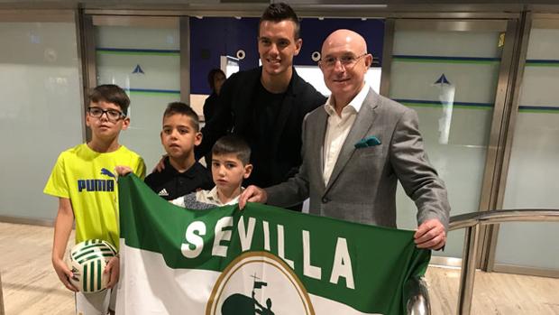 Lo Celso llega a Sevilla para firmar por el Betis