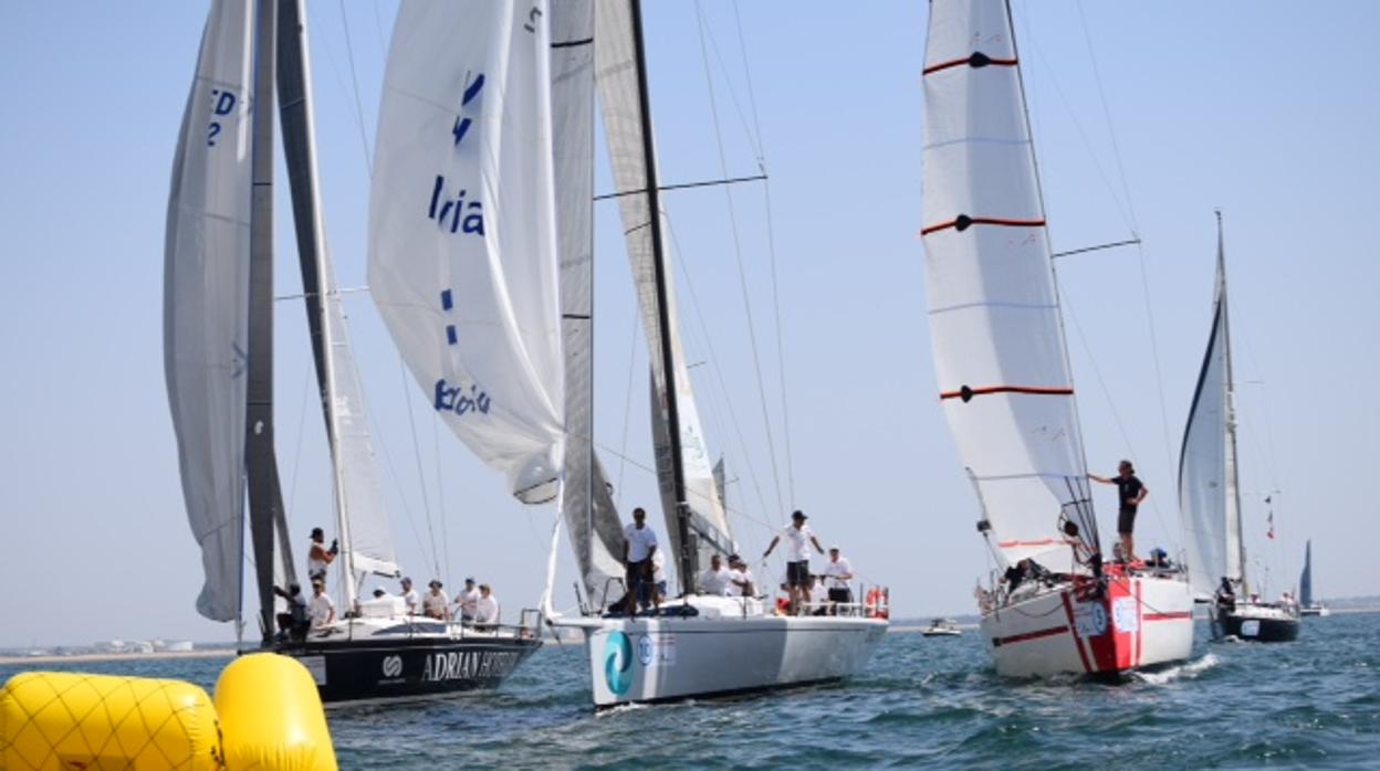 «Sirius VI» y «Adrián Hoteles» en cabeza de la Regata Huelva-La Gomera