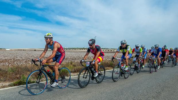 Más de 500 triatletas participarán en la novena edición del Desafío Doñana